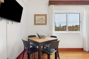 Dining - Apartment 'Machico Beach Front' with Sea View, Wi-Fi and Air Conditioning (Machico)