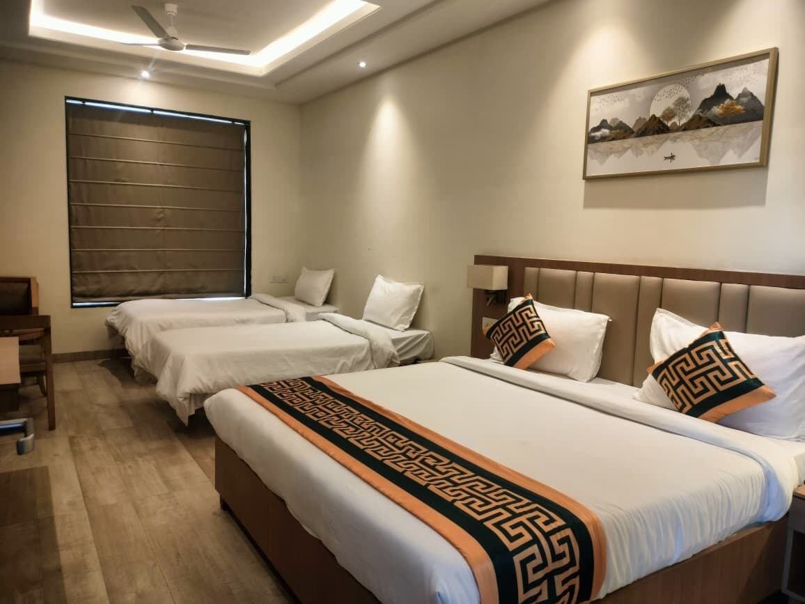 ห้องลักซ์ชัวรี่ | ผ้าปูที่นอนฝ้ายอียิปต์, เครื่องนอนระดับพรีเมียม, เตียงเมมโมรีโฟม