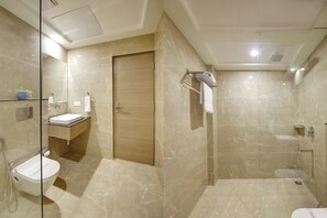 Deluxe Double Room | Bathroom