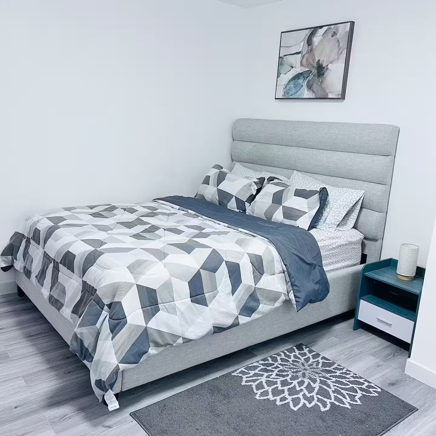 Silitysrauta/-lauta, Wi-Fi, vuodevaatteet