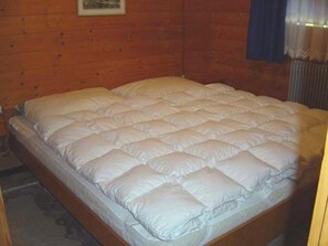2 bedrooms - Comfortable 3 room apartment for 4-6 persons : Living room with fireplace - 1 room with 2 beds - 1 r (Grimentz)