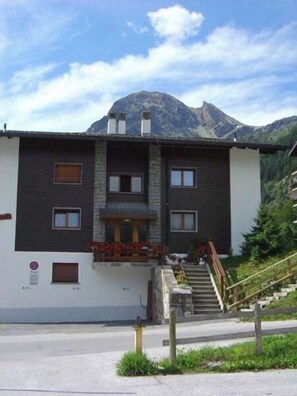 Exterior - Comfortable 3 room apartment for 4-6 persons : Living room with fireplace - 1 room with 2 beds - 1 r (Grimentz)
