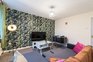 House, 3 Bedrooms, Pets Allowed | Living area