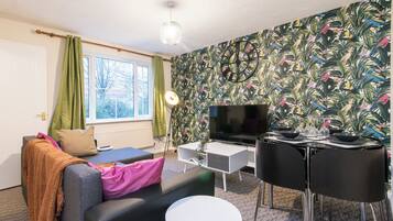 House, 3 Bedrooms, Pets Allowed | Living area