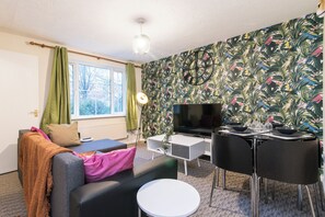 House, 3 Bedrooms, Pets Allowed | Living area