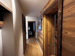 Interior - Comfortable 4 room apartment for 6 - 7 persons : Living room - 1 room with 2 beds - 1 sleeping-room (Grimentz)