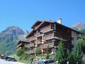 Exterior - Comfortable 4 room apartment for 6 - 7 persons : Living room - 1 room with 2 beds - 1 sleeping-room (Grimentz)