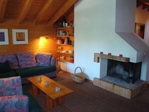 Fernseher, Kamin