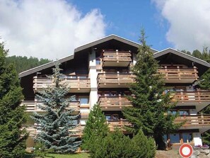 Exterior - Comfortable 2 1/2 room apartment for 4-5 persons : Living room with single sofa-bed - 1 room with 2 (Grimentz)