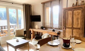 Living area - Krochet A202 Two-bedroom Apartment Completely Renovated (Morzine)