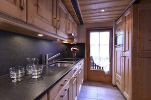 Microwave, stovetop - 3 room duplex of average comfort for 5 people in the old village : Living room with dining area and (Grimentz)