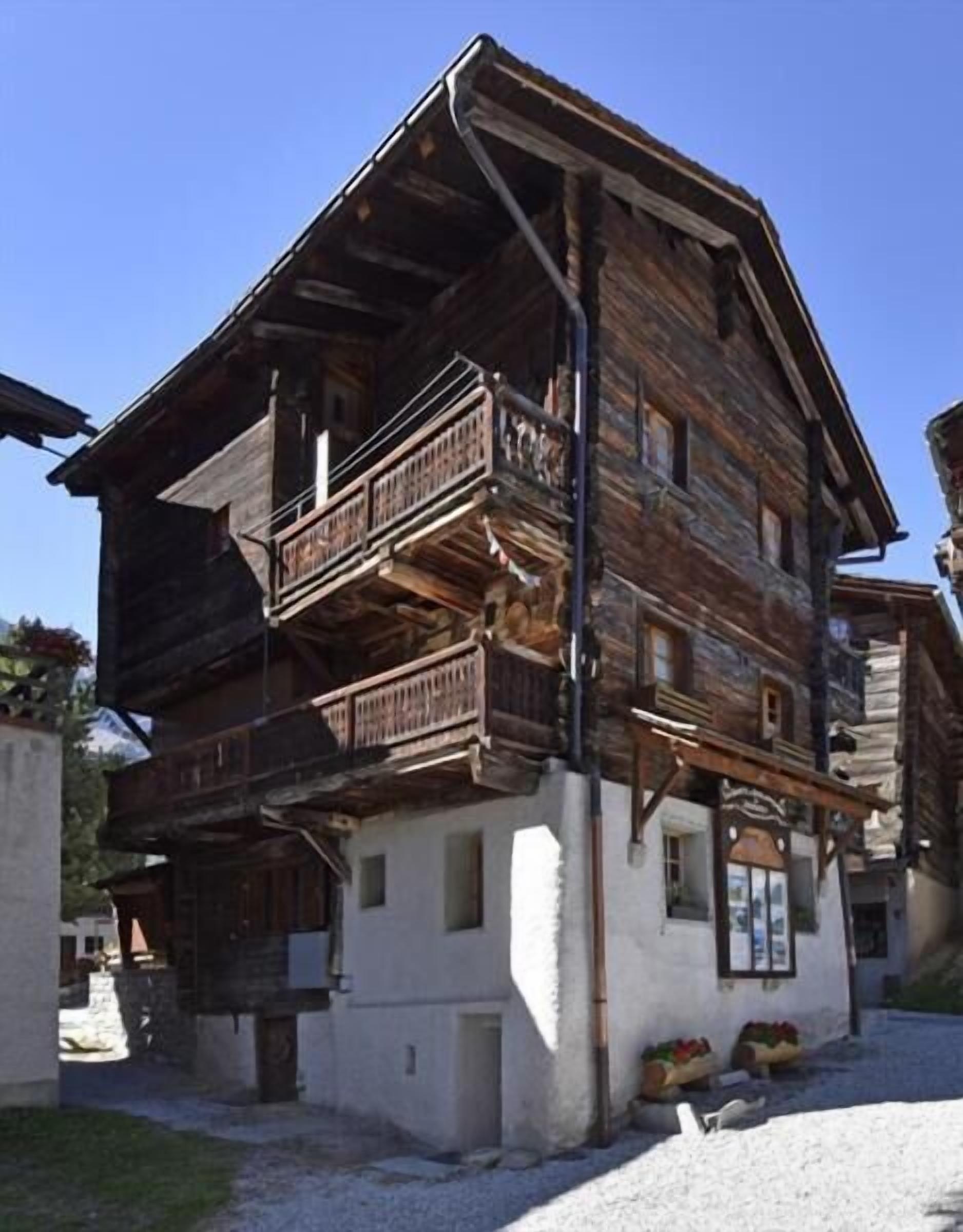 المنشأة من الخارج