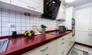 Fridge, microwave, oven, dishwasher - Apartments for 4 People (Lagoa)