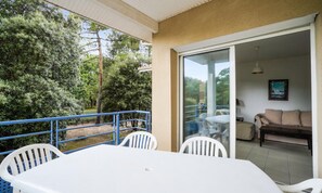 Apartment | Outdoor dining - Apartment in Soulac-sur-mer Near Ocean (Soulac-sur-Mer)