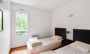 Apartment | 2 bedrooms, iron/ironing board, bed sheets - Apartment in Soulac-sur-mer Near Ocean (Soulac-sur-Mer)