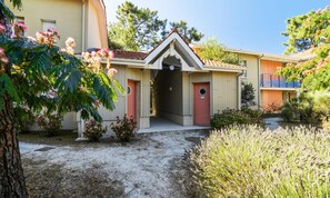 Apartment | Exterior - Apartment in Soulac-sur-mer Near Ocean (Soulac-sur-Mer)