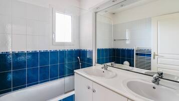 Apartment | Bathroom | Towels