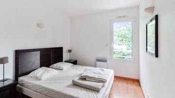 Apartemen | 2 kamar tidur, setrika/meja setrika, dan seprai linen
