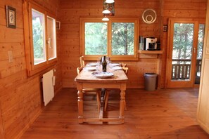 Dining - Comfortable chalet with sauna for 4 persons : 1st floor : Living-room with fireplace – TV/DVD - free (Grimentz)