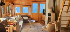 TV, fireplace, DVD player - Comfortable 3 1/2-room duplex apartment for 6 persons : Living room with wood-stove - kitchen with d (Grimentz)