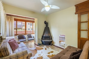 Basic Apartment | Living area - 1-br Apartment w Fireplace in Gramado-rs Dva0103 (Gramado)