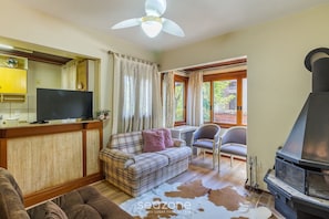 Basic Apartment | Living area - 1-br Apartment w Fireplace in Gramado-rs Dva0103 (Gramado)