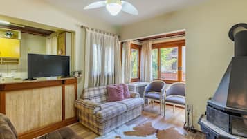 Basic Apartment | Living area