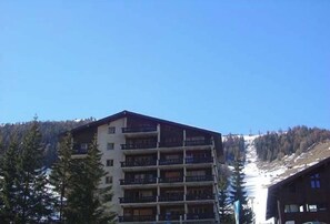 Exterior - Comfortable Studio for 2-4 persons : Living room with sofa-bed (1.40 x 1.90m) and 2 pull-down beds - (Grimentz)