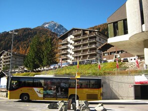 Exterior - Comfortable Studio for 2-4 persons : Living room with sofa-bed (1.40 x 1.90m) and 2 pull-down beds - (Grimentz)