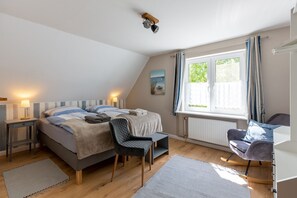 2 bedrooms, WiFi - Apartment 'Fewo Löwenzahn' with Shared Garden, Balcony and Wi-Fi (Pellworm)