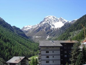 Exterior - Comfortable studio for 2-4 persons : Entrance-hall - living room with 2 pull-down beds and 2 sofa-be (Grimentz)
