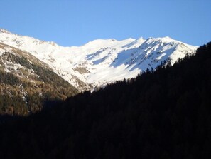A mountain landscape with snow-covered peaks and a forested valley. - 2-room apartment for 4 persons : Living room with 2 sofa-beds - 1 room with 2 beds - kitchen with fi (Grimentz)