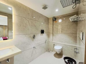 Dusche, Handtücher, Seife, Shampoo