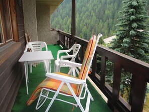 Property grounds - 3-room apartment for 4 persons : Living room with fireplace - kitchen and filtercoffeemachine - 1 ro (Grimentz)