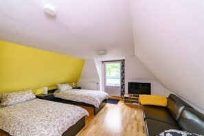 2 bedrooms, iron/ironing board, WiFi, bed sheets - Apartment 'Pellwormer Rosen Hus' with Shared Garden, Balcony and Wi-Fi (Pellworm)