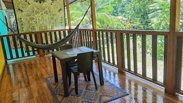 Apartment, 2 Bedrooms, Smoking, Balcony | Balkoni