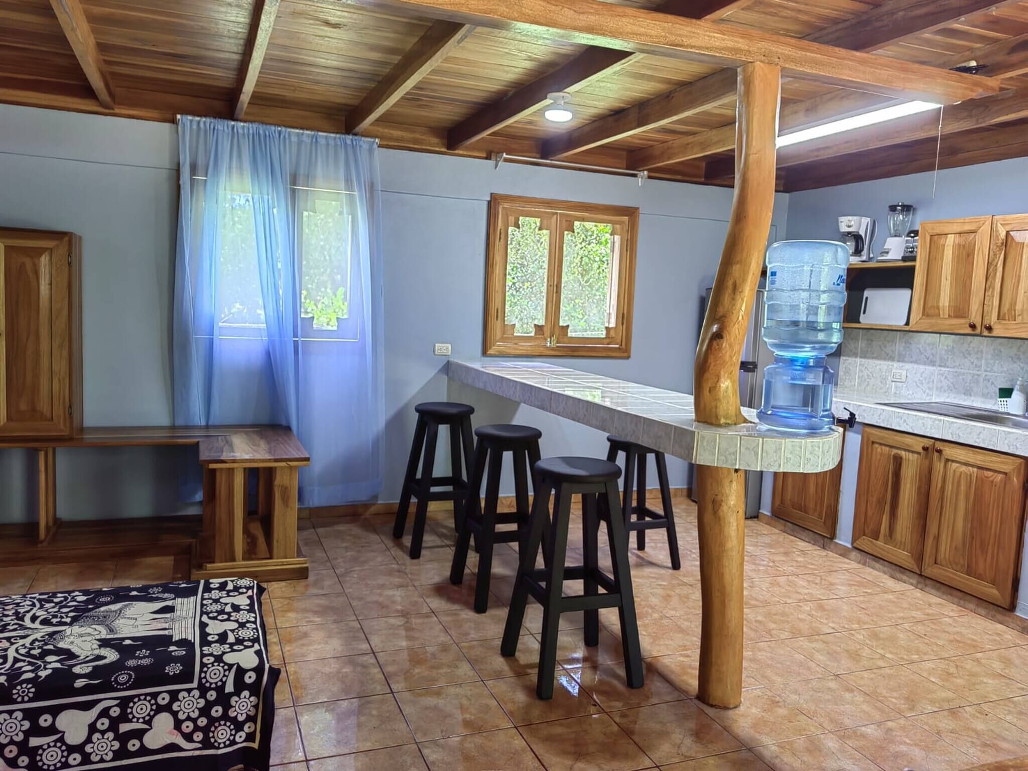 Apartment, 2 Bedrooms, Smoking, Balcony | Dapur peribadi | Cerek elektrik 