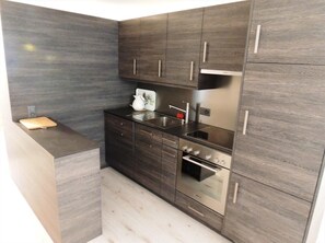 Microwave, oven, stovetop, dishwasher - Comfortable 4 room apartment for 5 persons :  Living with chimney - Kitchen with dishwasher - 1 room (Grimentz)