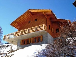 Exterior - Very comfortable chalet for 8 persons : Living room with non usable fireplace - kitchen with dishwas (Grimentz)