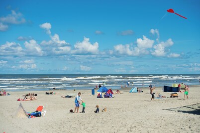 Comfortable apartment Amelander Kaap, near village, dunes and beach.