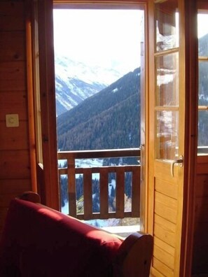 Interior - Comfortable with Bio Sauna chalet for 8 persons : Living room with fireplace - kitchen with dishwash (Grimentz)