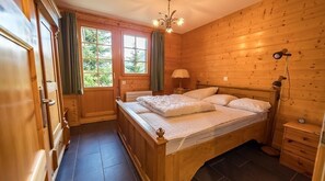 4 bedrooms, Internet - Comfortable with Bio Sauna chalet for 8 persons : Living room with fireplace - kitchen with dishwash (Grimentz)