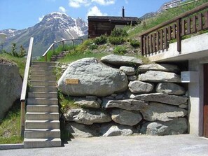 Exterior - Chalet for 6 persons : Living - kitchen with dishwasher and filtercoffeemachine  - 1 room with 1 dou (Grimentz)