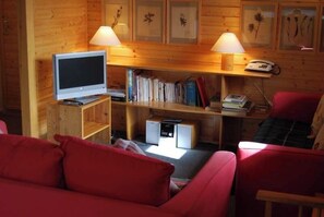 Interior - Chalet for 6 persons : Living - kitchen with dishwasher and filtercoffeemachine  - 1 room with 1 dou (Grimentz)