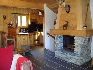TV, fireplace, DVD player - Very comfortable chalet for 6-8 persons : Living room with fireplace - kitchen with dishwasher, Dolc (Grimentz)