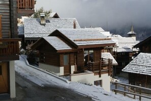 Exterior - Small, very comfortable chalet in the old village for 2 persons : living room with wood-stove - flat (Grimentz)