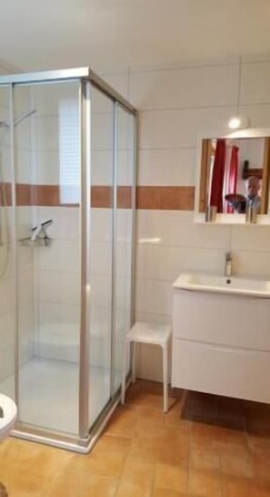 Bathroom - Small, very comfortable chalet in the old village for 2 persons : living room with wood-stove - flat (Grimentz)