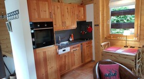 Fridge, oven, stovetop, dishwasher - Small, very comfortable chalet in the old village for 2 persons : living room with wood-stove - flat (Grimentz)