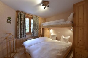 3 bedrooms - Very comfortable 4 room apartment for 6-7 persons : Living room with fireplace - kitchen with dishwa (Grimentz)