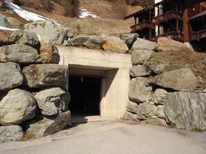 Exterior - Comfortable 2 room apartment for 2- 4 persons : Living room with sofa-bed - 1 room with 1 double bed (Grimentz)